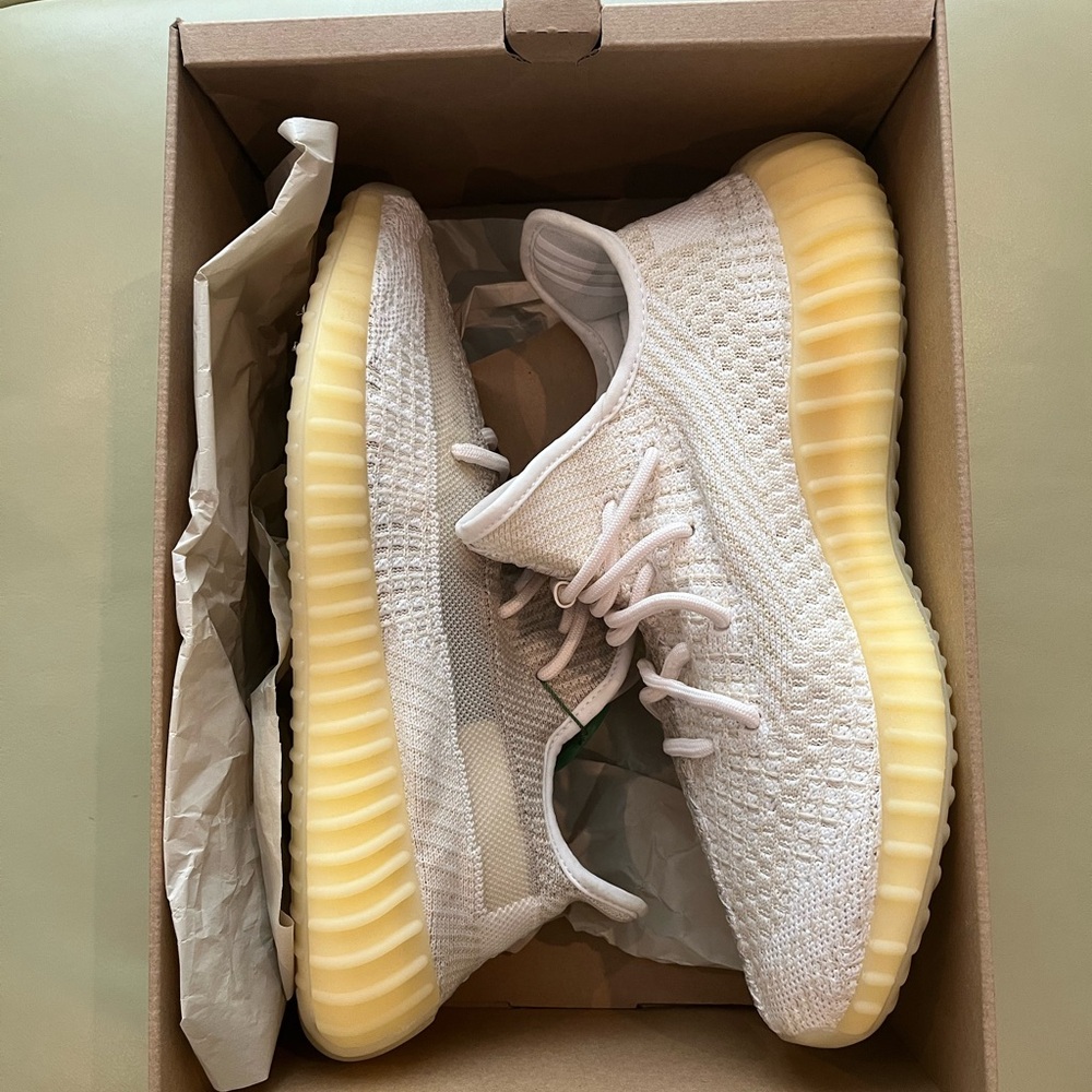 Yeezy 350 V2s New